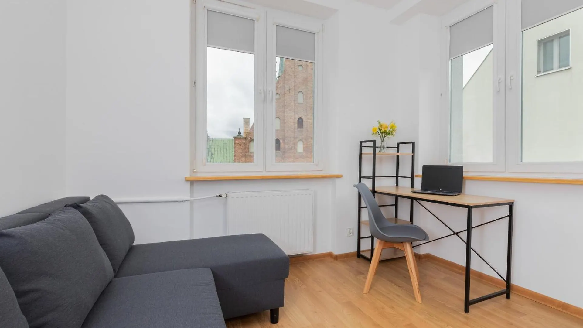 Apartment In Gdansk Center With Two Desks, Balcony And Separate Kitchen By Noclegi Renters بولندا